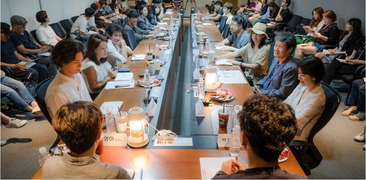 Hé lộ ảnh Song Hye Kyo trẻ trung ngời ngời bên Park Bo Gum trong phim mới