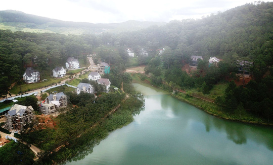 Clip: Xót lòng nhìn thắng cảnh hồ Tuyền Lâm bị băm nát