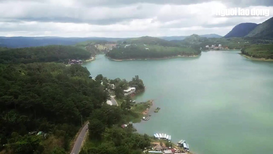Clip: Xót lòng nhìn thắng cảnh hồ Tuyền Lâm bị băm nát
