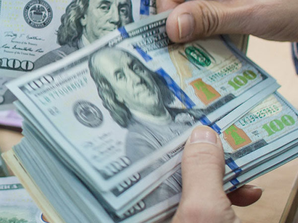 Ngân hàng tiếp tục nâng tỷ giá, đẩy giá bán USD lên kịch trần