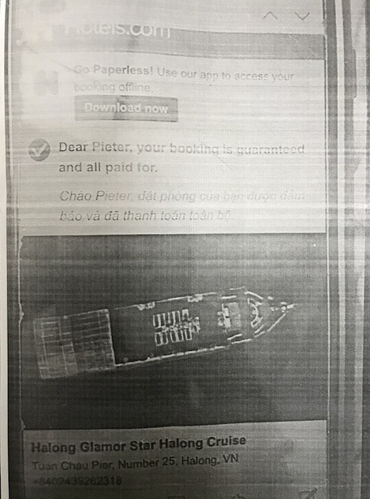 Cặp vợ chồng nước ngoài té ngửa bị lừa khi đặt vé nghỉ tuần trăng mật trên vịnh Hạ Long