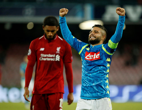 Tiền đạo CLB Napoli bị cướp sau trận thắng Liverpool ở Champions League