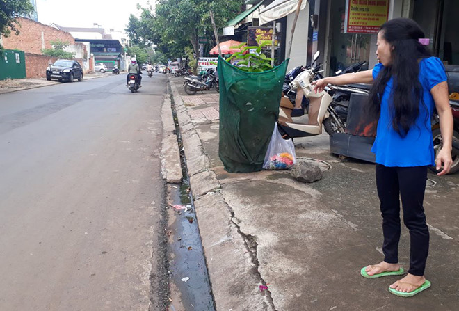 Bà bầu trên đường đi sinh bị tên cướp giật túi xách