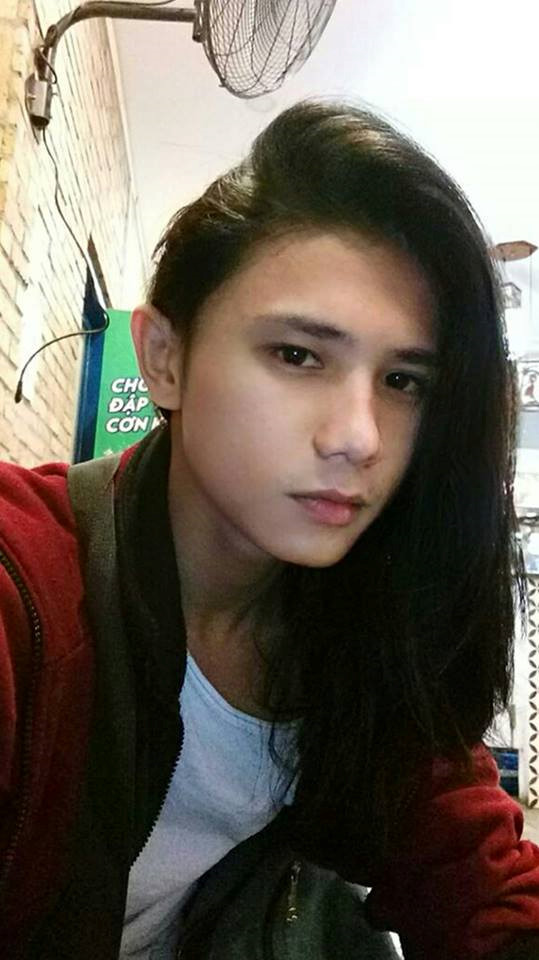 4 chàng trai thường bị nhầm là con gái vì có mái tóc dài thướt tha