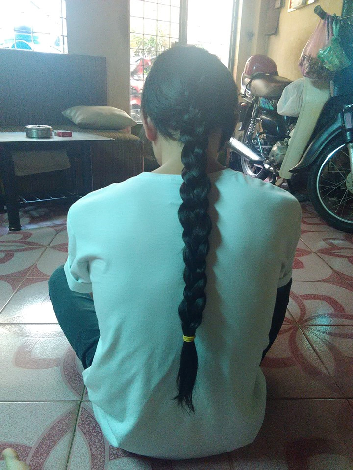 4 chàng trai thường bị nhầm là con gái vì có mái tóc dài thướt tha