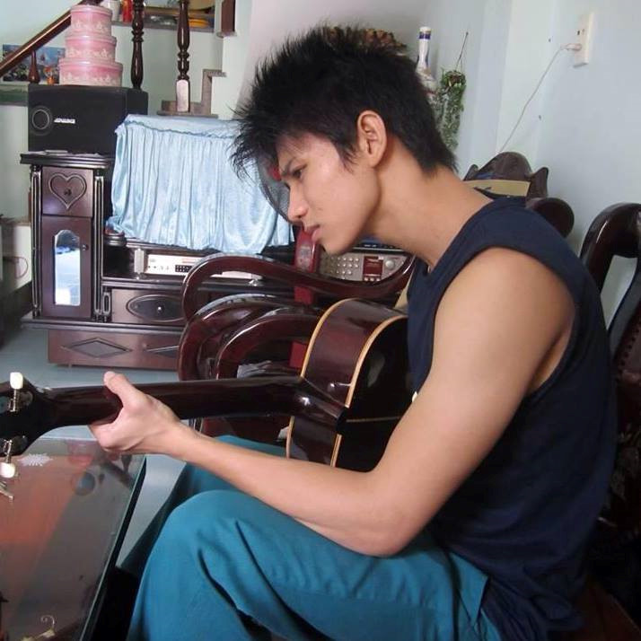 4 chàng trai thường bị nhầm là con gái vì có mái tóc dài thướt tha