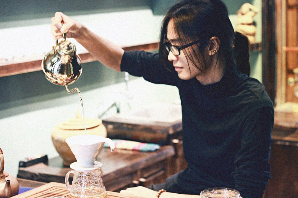 4 chàng trai thường bị nhầm là con gái vì có mái tóc dài thướt tha