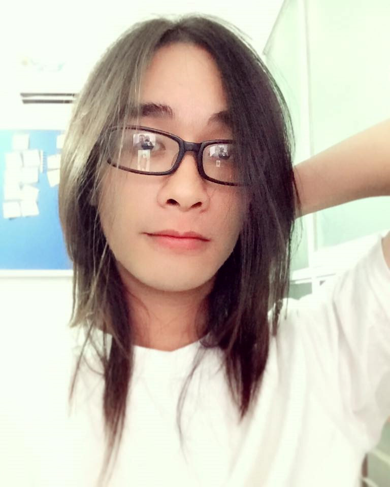 4 chàng trai thường bị nhầm là con gái vì có mái tóc dài thướt tha