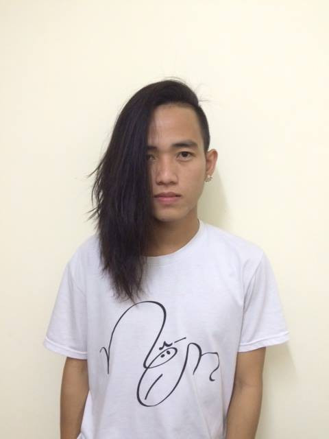 4 chàng trai thường bị nhầm là con gái vì có mái tóc dài thướt tha