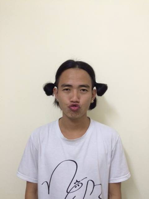 4 chàng trai thường bị nhầm là con gái vì có mái tóc dài thướt tha