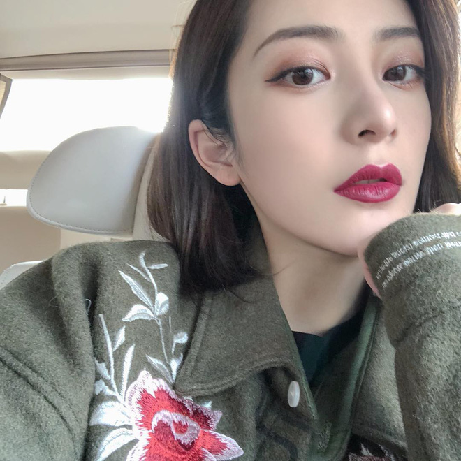 Mùa đánh son màu đậm đã đến và đây là 4 kiểu đánh mắt đơn giản nhưng đẹp long lanh để bạn kết hợp cùng