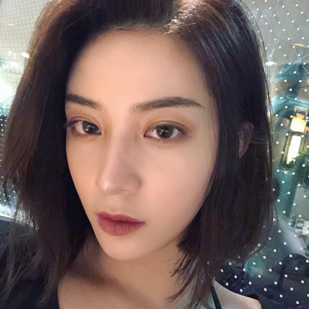 Mùa đánh son màu đậm đã đến và đây là 4 kiểu đánh mắt đơn giản nhưng đẹp long lanh để bạn kết hợp cùng