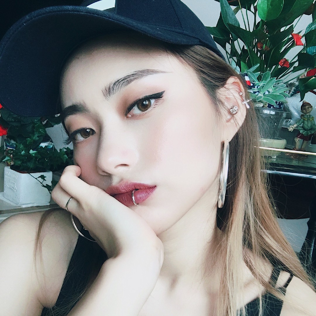 Mùa đánh son màu đậm đã đến và đây là 4 kiểu đánh mắt đơn giản nhưng đẹp long lanh để bạn kết hợp cùng