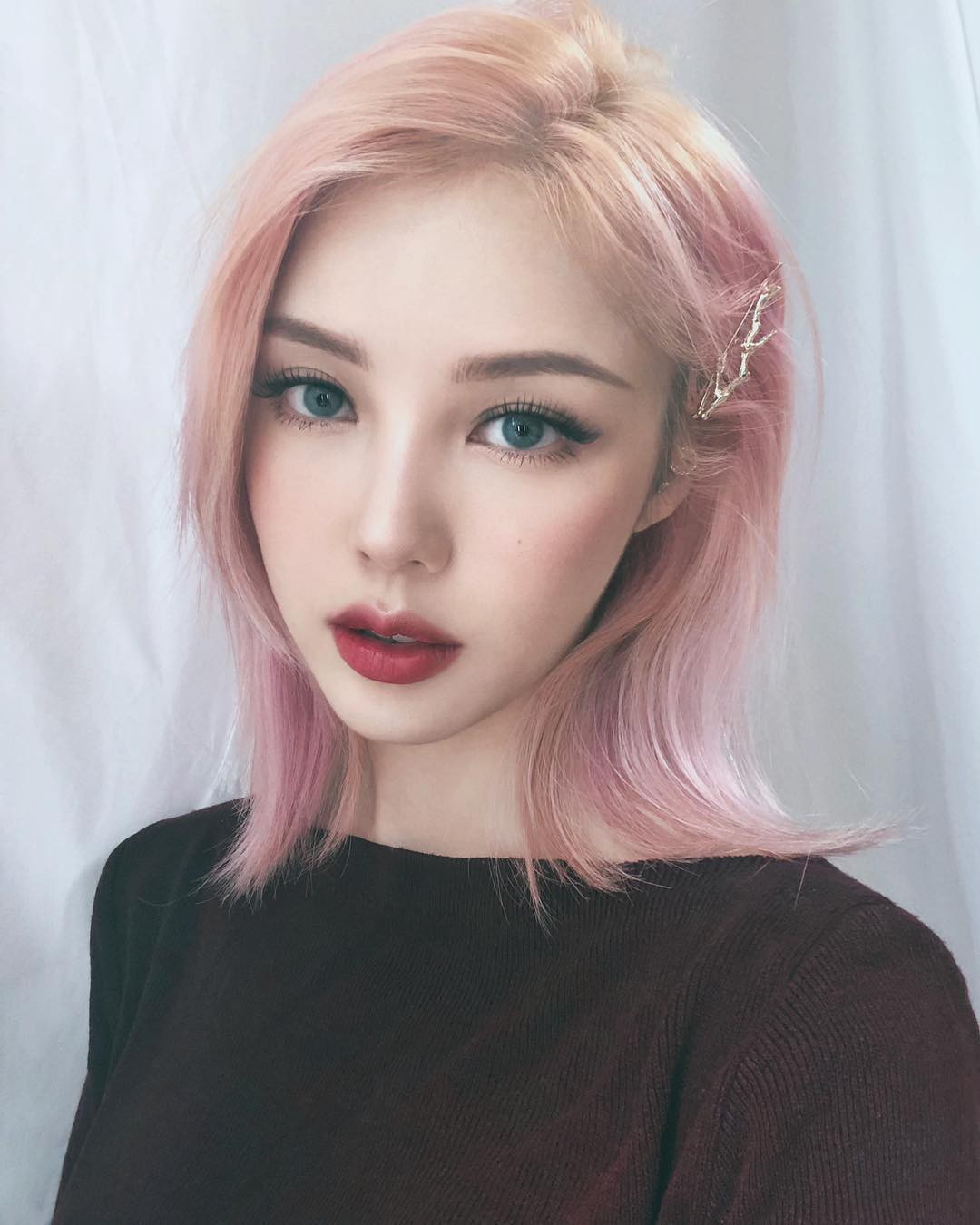 Mùa đánh son màu đậm đã đến và đây là 4 kiểu đánh mắt đơn giản nhưng đẹp long lanh để bạn kết hợp cùng