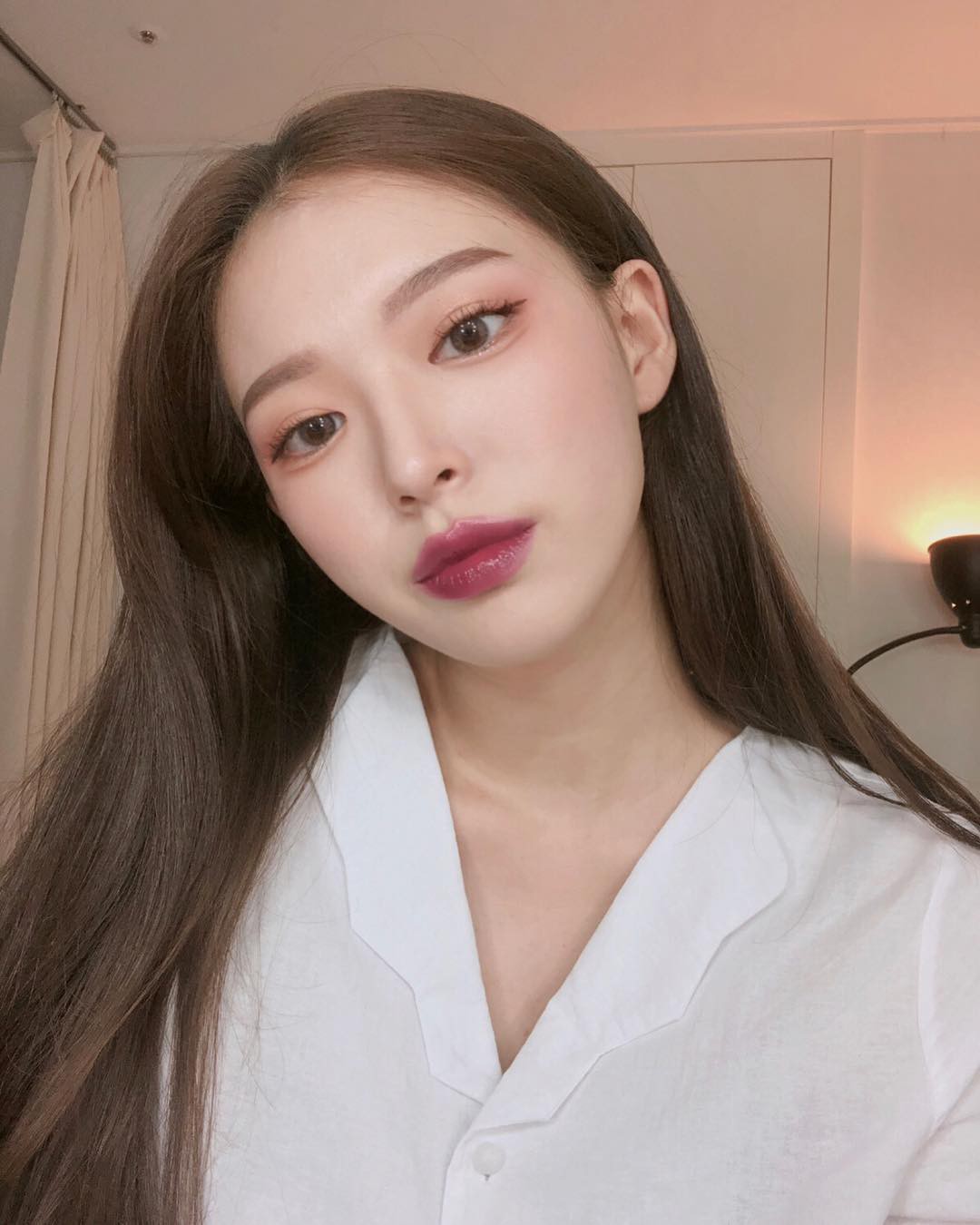 Mùa đánh son màu đậm đã đến và đây là 4 kiểu đánh mắt đơn giản nhưng đẹp long lanh để bạn kết hợp cùng