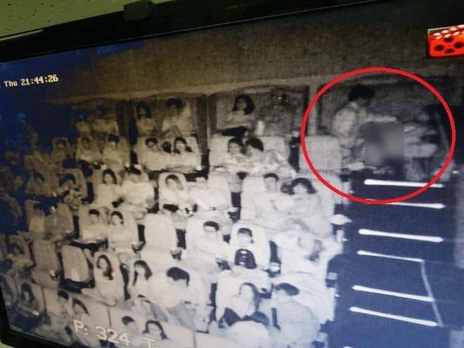 Đôi trai gái thản nhiên mây mưa trong công viên giữa ban ngày?