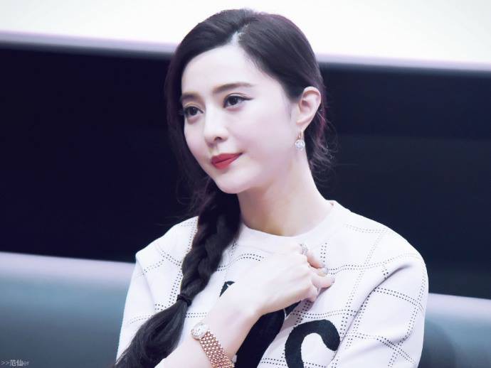 Rộ tin Phạm Băng Băng bán 41 biệt thự gom tiền nộp thuế, phía công ty bất động sản nói gì?