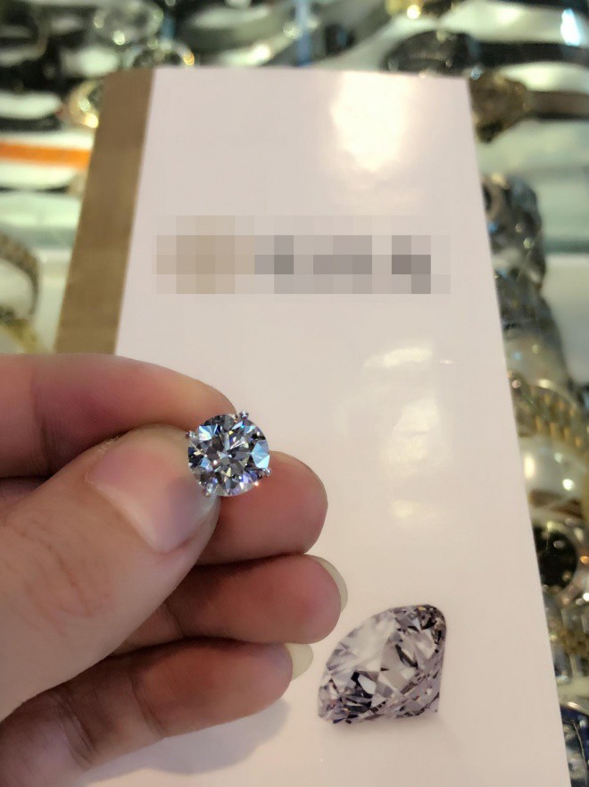 Mừng sinh nhật tuổi 40, Tuấn Hưng mạnh tay chi 7 tỷ đồng mua kim cương tự thưởng