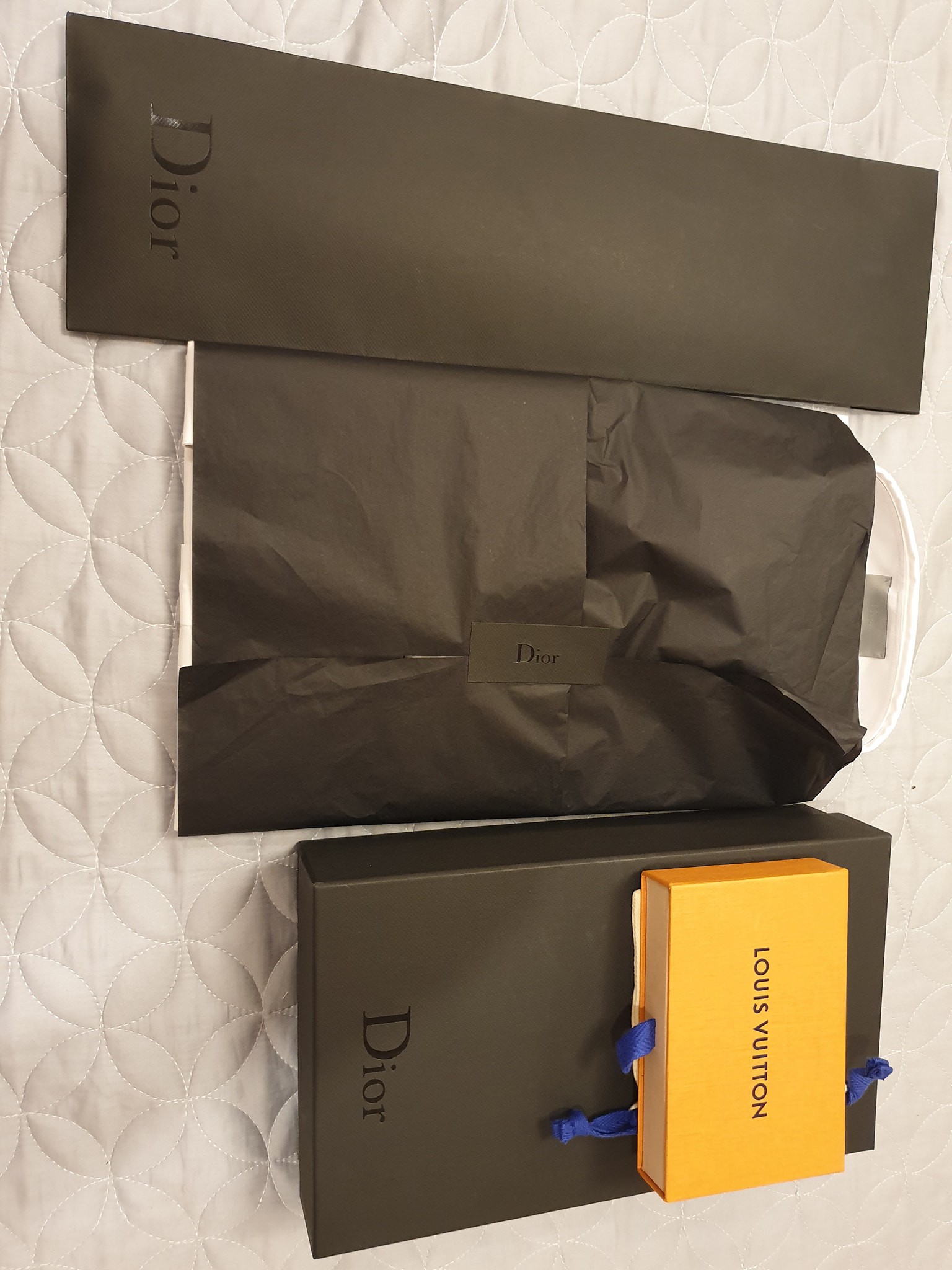 Mừng sinh nhật tuổi 40, Tuấn Hưng mạnh tay chi 7 tỷ đồng mua kim cương tự thưởng