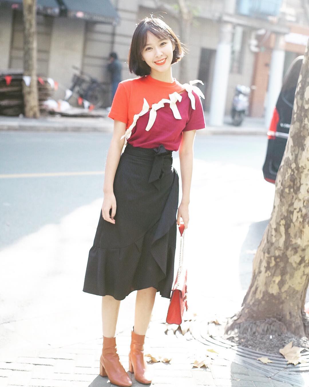 Váy/chân váy mix cùng boots: Công thức mùa lạnh năm nào cũng hot nhưng mặc thế nào để vừa đẹp lại tôn dáng?