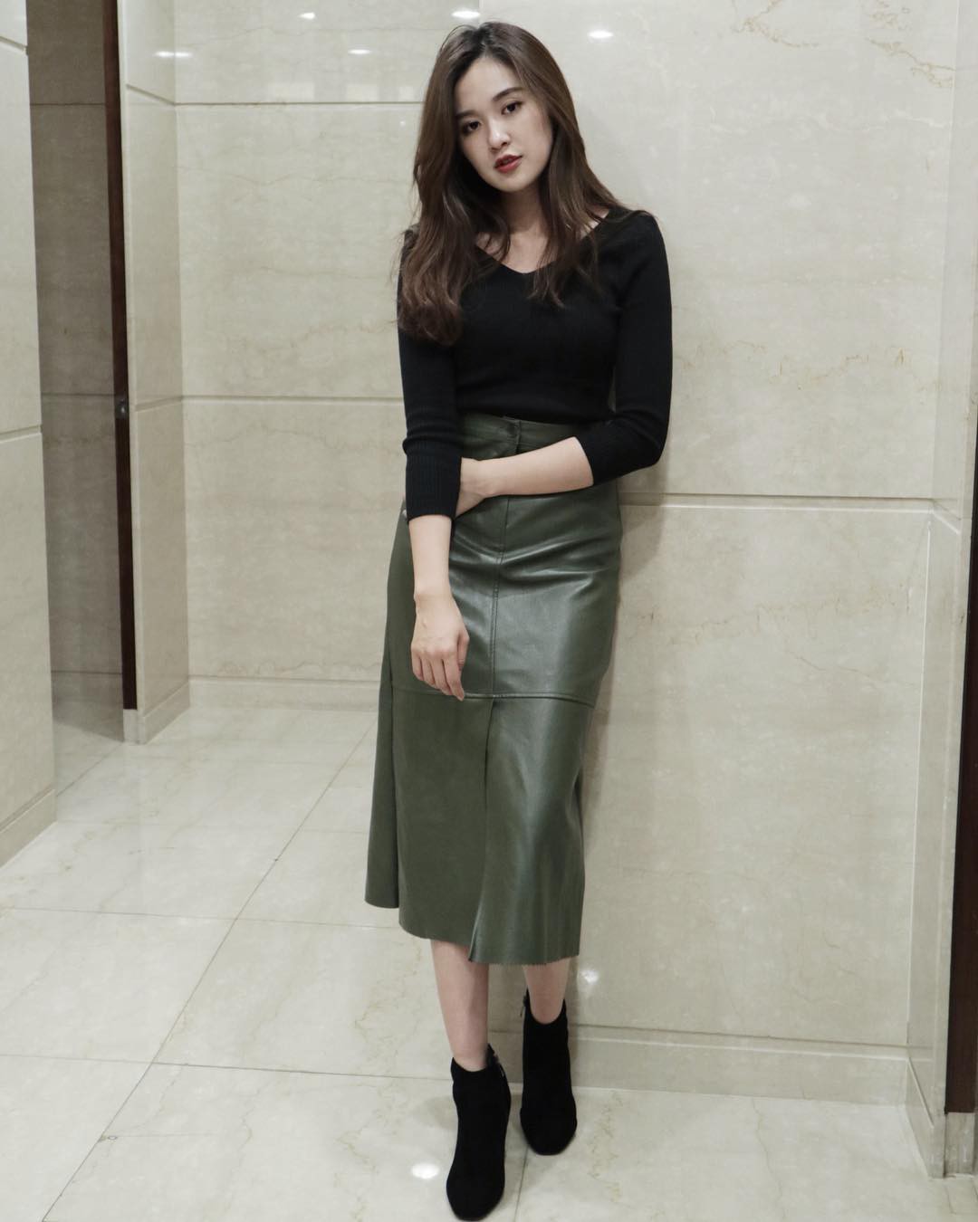 Váy/chân váy mix cùng boots: Công thức mùa lạnh năm nào cũng hot nhưng mặc thế nào để vừa đẹp lại tôn dáng?