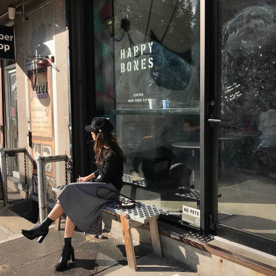 Váy/chân váy mix cùng boots: Công thức mùa lạnh năm nào cũng hot nhưng mặc thế nào để vừa đẹp lại tôn dáng?