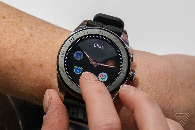 LG công bố smartwatch lai đầu tiên, pin xài 100 ngày không cần sạc