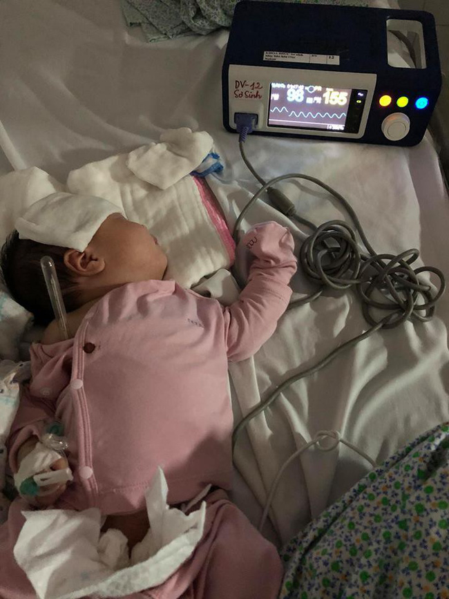 Mẹ Hà Nội kể lại hành trình 14 ngày cùng con chiến đấu với virus RSV ở 3 bệnh viện, dù ban đầu chỉ hắt hơi, sổ mũi