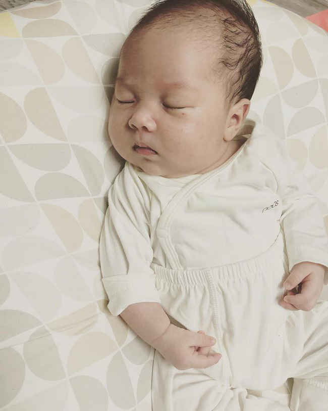 Mẹ Hà Nội kể lại hành trình 14 ngày cùng con chiến đấu với virus RSV ở 3 bệnh viện, dù ban đầu chỉ hắt hơi, sổ mũi