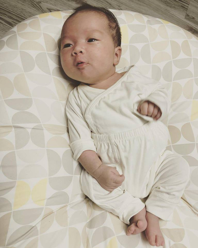 Mẹ Hà Nội kể lại hành trình 14 ngày cùng con chiến đấu với virus RSV ở 3 bệnh viện, dù ban đầu chỉ hắt hơi, sổ mũi