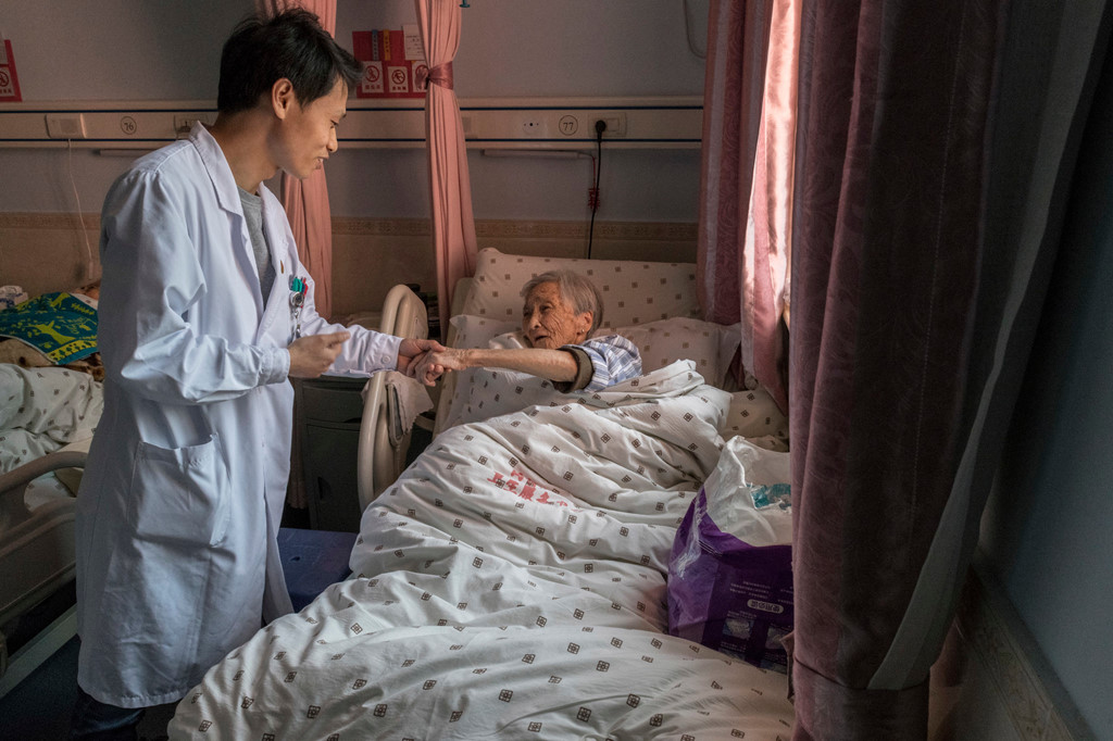 Khủng hoảng y tế Trung Quốc: Quá tải, bạo lực và mất niềm tin