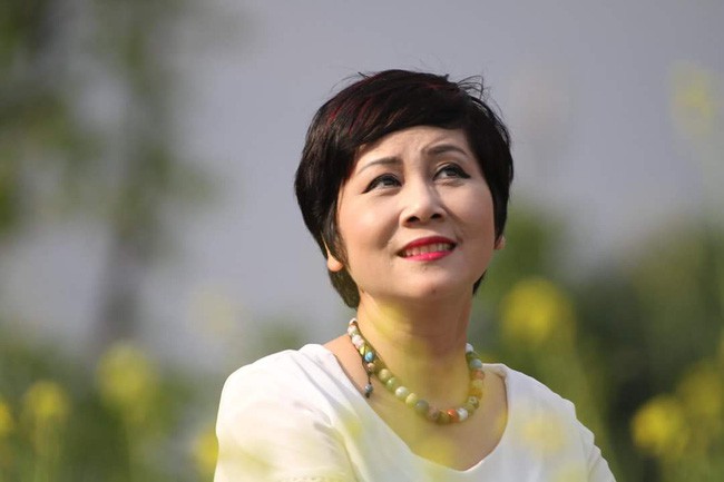 Nghệ sĩ Minh Hằng đau đớn khi chứng kiến NSND Anh Tú ốm nặng, tiều tuỵ nằm trong phòng bệnh