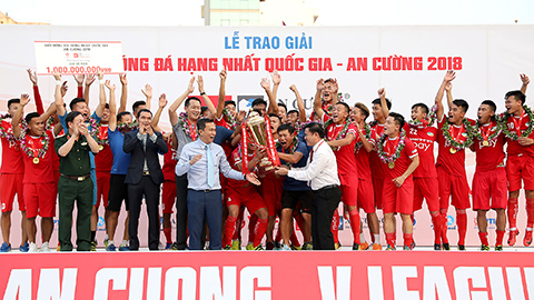 Viettel thuê HLV ngoại, mua nhiều tuyển thủ cho V.League 2019 Viettel thuê HLV ngoại, mua nhiều tuyển thủ cho V.League 2019