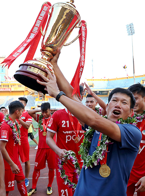 Viettel thuê HLV ngoại, mua nhiều tuyển thủ cho V.League 2019