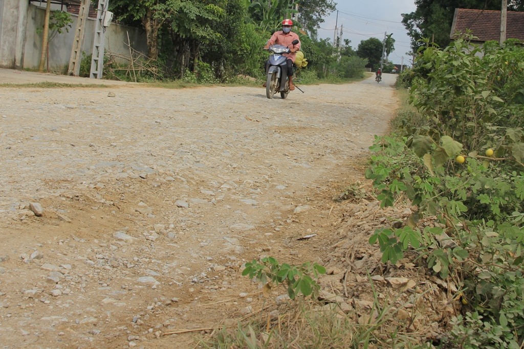 Đường gần 400 tỷ xuất hiện ổ voi, xuống cấp trầm trọng