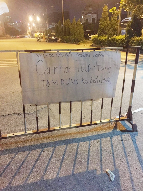 Tuấn Hưng khóc nức nở khi bất ngờ bị hủy liveshow kỉ niệm 20 năm ca hát ngay trong sinh nhật