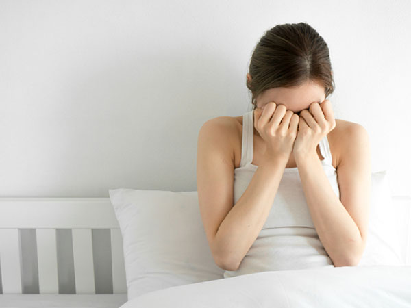 Gặp tôi, mẹ người yêu khóc không thành tiếng, đưa tôi cuốn sổ tiết kiệm của cả đời bà và cầu xin tôi một việc đầy cay đắng