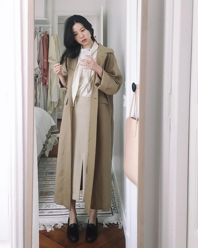 Chỉ diện quanh 3 màu đen – trắng – be nhưng phong cách của cô nàng này vẫn thật sang và cuốn hút khó cưỡng