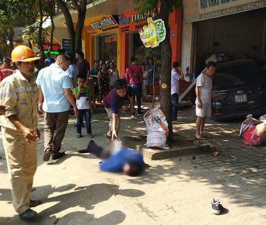 Xế hộp tông chết người đi xe máy rồi lao thẳng vào cửa hàng