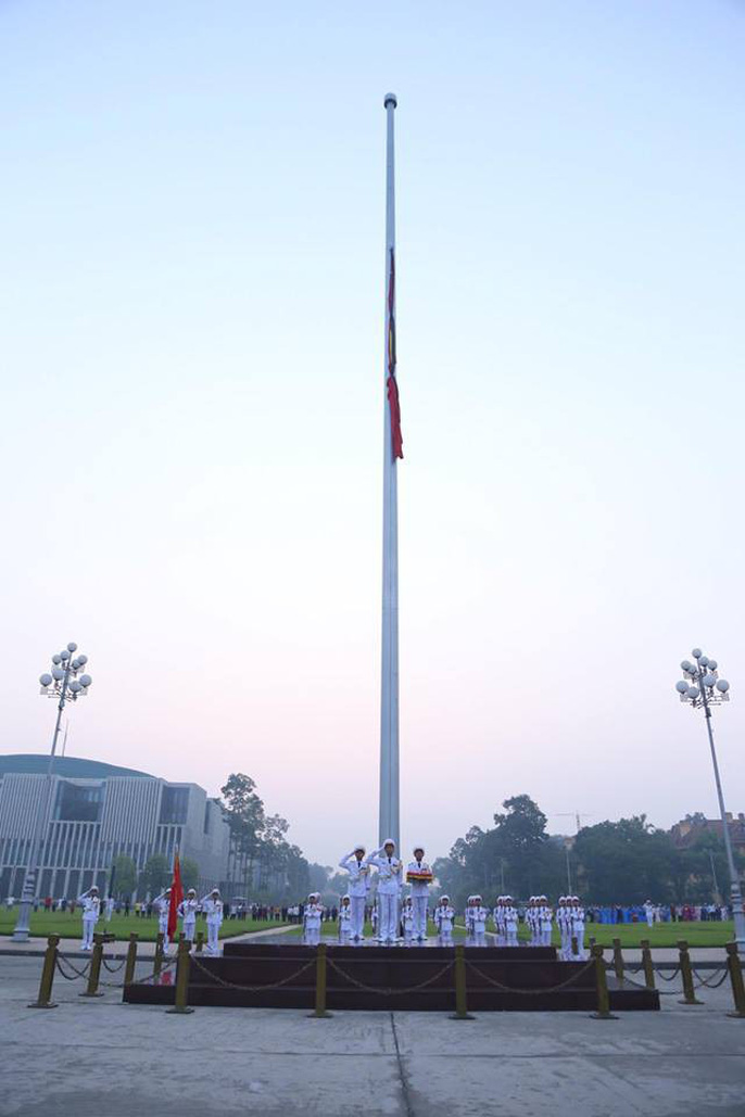 Xúc động lễ treo cờ rủ Quốc tang nguyên Tổng Bí thư Đỗ Mười