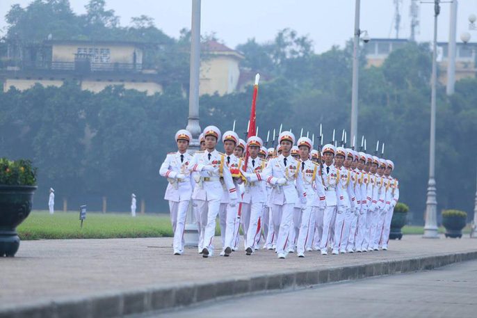 Xúc động lễ treo cờ rủ Quốc tang nguyên Tổng Bí thư Đỗ Mười