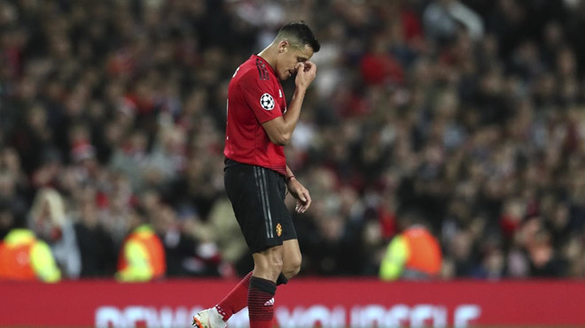 Từng giờ trôi qua, Alexis Sanchez lại giàu to và MU lại lụn bại
