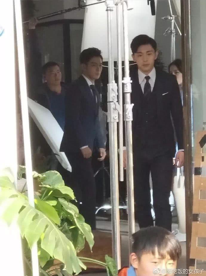 Địch Lệ Nhiệt Ba bị bóc phốt chảnh choẹ, mắc bệnh ngôi sao?