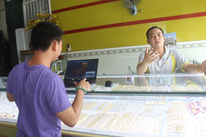 Trộm gần 100 cây vàng chỉ trong 1 phút 30 giây