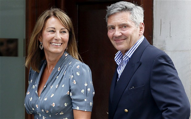 Bị dư luận chỉ trích, đòi tẩy chay vì bán bộ váy đẫm máu, gợi nhắc Công nương Diana, gia đình Kate đã âm thầm sửa sai không vết tích