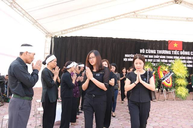 Những hình ảnh xúc động về lễ viếng nguyên Tổng Bí thư Đỗ Mười tại quê nhà