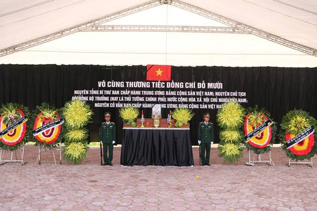 Những hình ảnh xúc động về lễ viếng nguyên Tổng Bí thư Đỗ Mười tại quê nhà