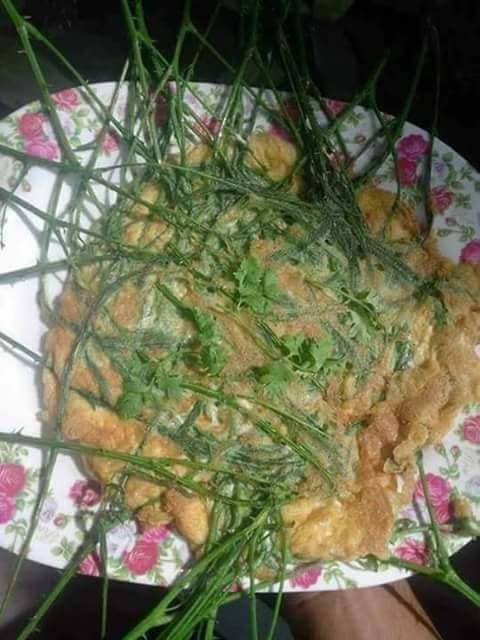 Về ra mắt nhà người yêu, cô gái khiến cả nhà choáng với món trứng rán nhồi rau nguyên cọng, nhìn qua cứ tưởng vợt bóng bàn