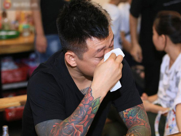 Tuấn Hưng khóc khi liveshow 20 năm ca hát bị hủy không lý do: Cay đắng, hổ thẹn, mất trắng hơn 2 tỷ đồng