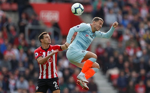 Hazard ghi bàn, Chelsea lên đầu bảng Ngoại hạng Anh